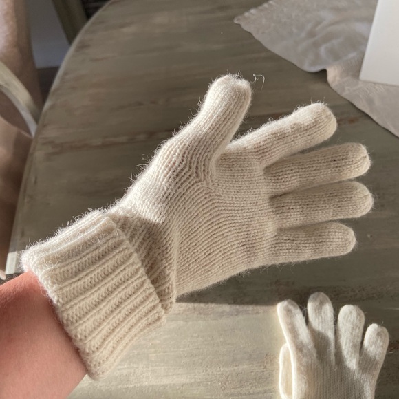 NWOT wool /angora blend mittens - Picture 3 of 5